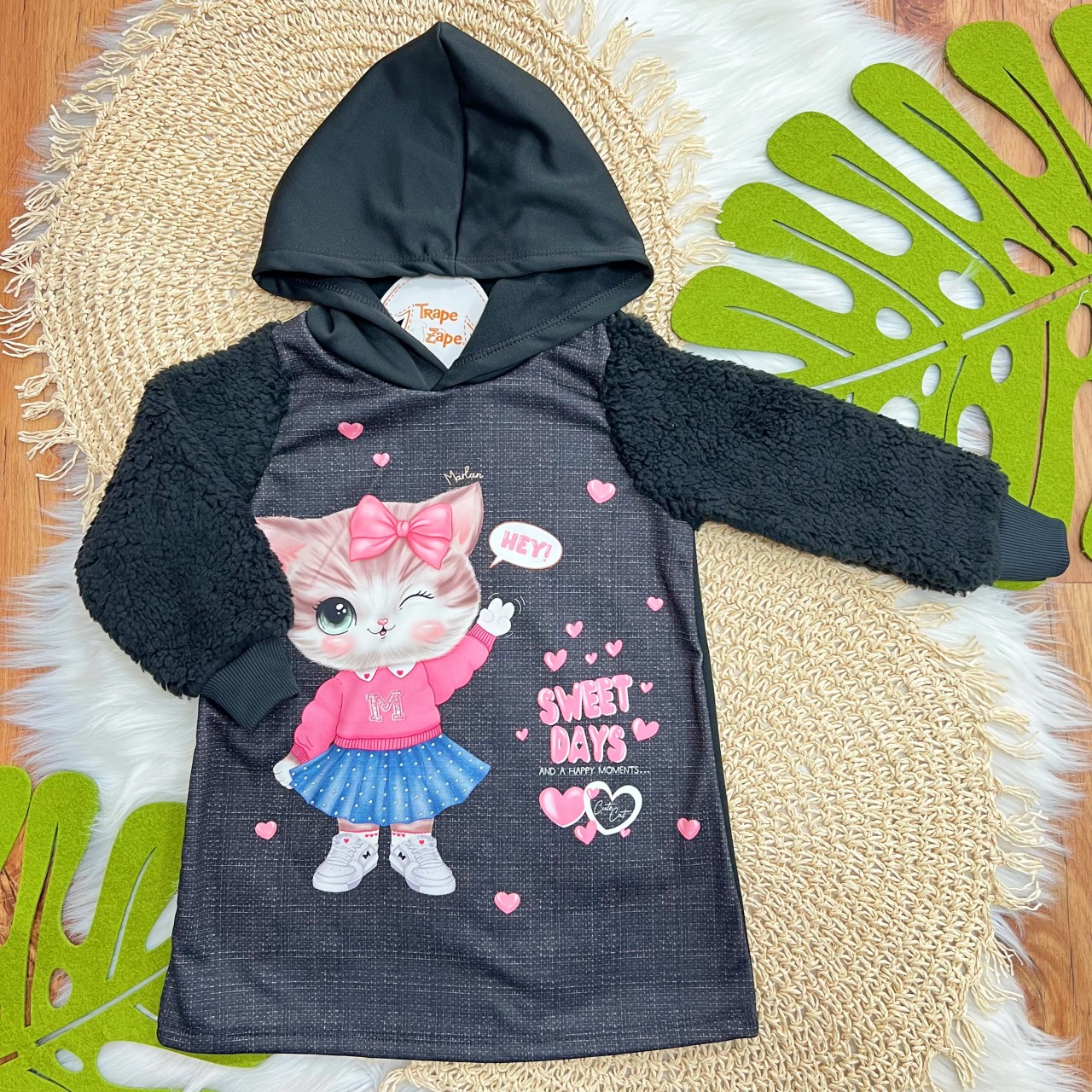 Vestido Manga Longa de Pelinhos com Capuz Sweet Days - Preto